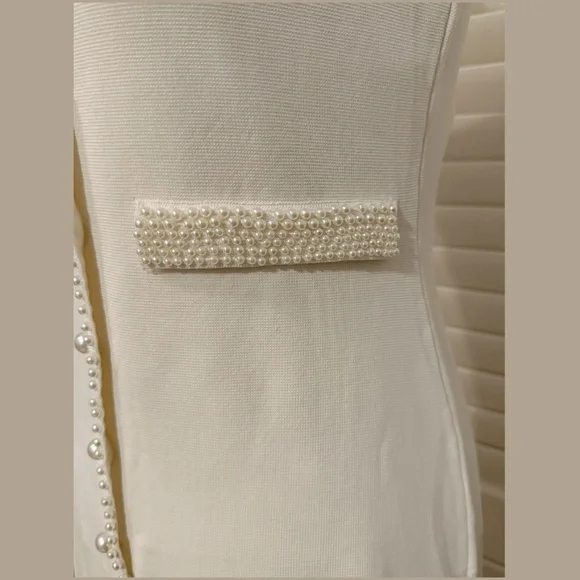 Elegant Cream Sleeveless Midi Dress - Picture 5 of 9